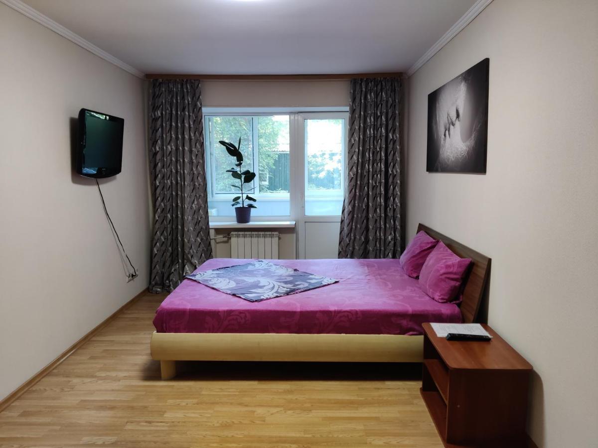 On Victora Yarmoly Apartment Kyiv